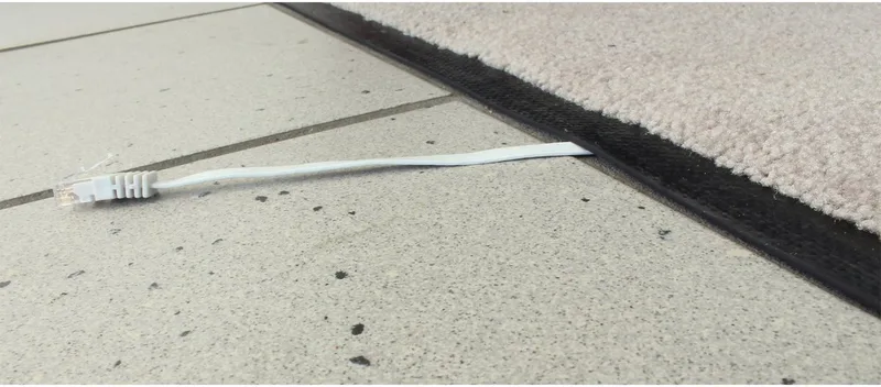 Patchkabel plat, U/UTP, Cat.6, 2m från InLine i Röd – produktbild