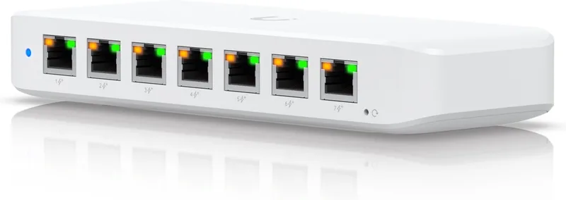 Ultra 210W Switch - 8x Gigabit Ethernet - 7 PoE/PoE+ poorten - 1 PoE++ poort - 210W AC-adapter by Ubiquiti in White – product photo